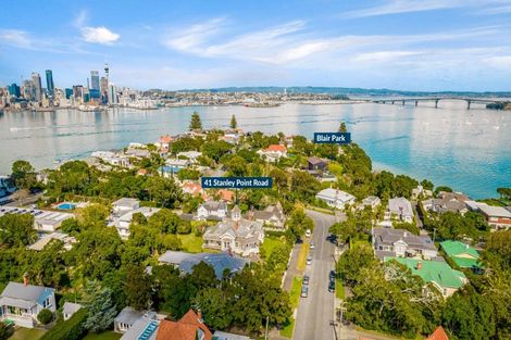 Photo of property in 41 Stanley Point Road, Stanley Point, Auckland, 0624
