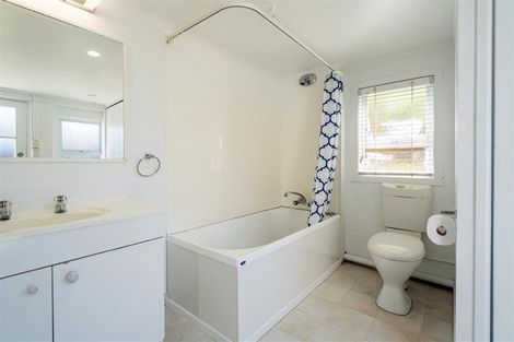 Photo of property in 1/22 Onepoto Road, Hauraki, Auckland, 0622