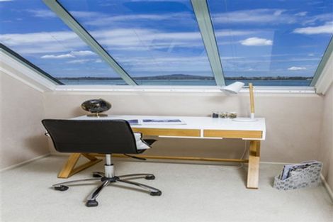 Photo of property in 99a Queen Street, Northcote Point, Auckland, 0627