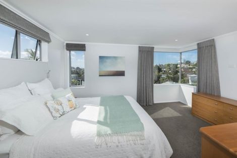 Photo of property in 3a Rossmore Terrace, Murrays Bay, Auckland, 0630