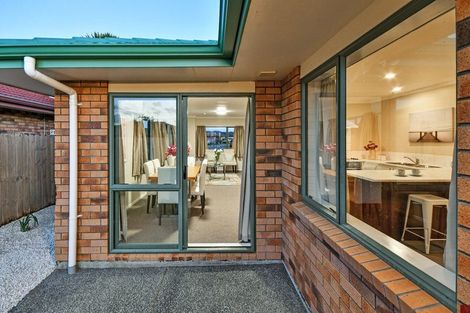 Photo of property in 10 Rock Daisy Crescent, Mangere, Auckland, 2022