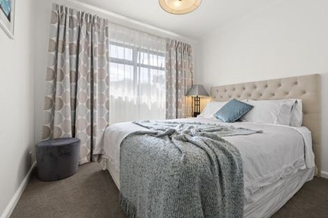 Photo of property in 11 Holyoake Place, Chatswood, Auckland, 0626