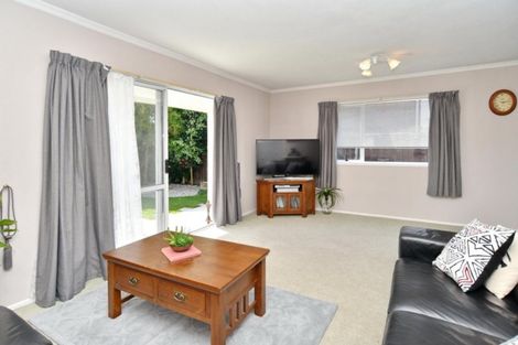 Photo of property in 21 Honeysuckle Place, Northcote, Christchurch, 8052