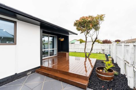 Photo of property in 8a Queenspark Drive, Parklands, Christchurch, 8083
