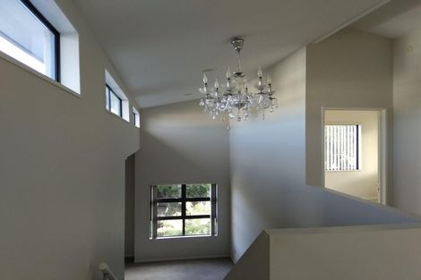 Photo of property in 21 Zara Court, Windsor Park, Auckland, 0632