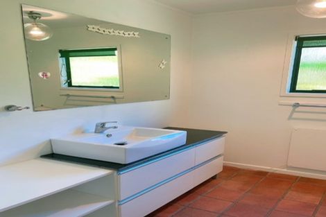 Photo of property in 2/881 East Coast Road, Northcross, Auckland, 0632