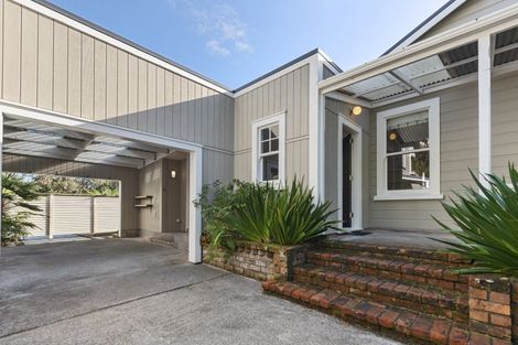 Photo of property in 100 Oxford Road, Okato, 4335