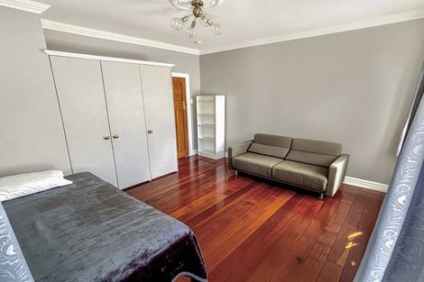 Photo of property in 43 Tauhinu Road, Miramar, Wellington, 6022