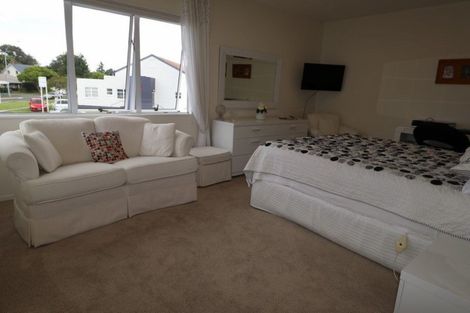 Photo of property in 212b Devonport Road, Tauranga, 3110