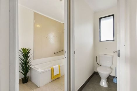 Photo of property in 2/61 Redcrest Avenue, Red Hill, Papakura, 2110