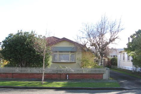 Photo of property in 38 Miro Street, Takaro, Palmerston North, 4410
