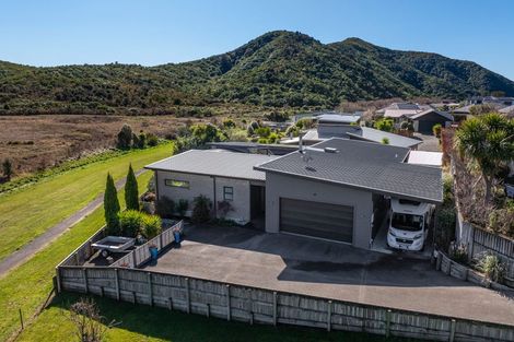 Photo of property in 21 Glentui Place, Waikawa, Picton, 7220