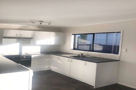 Photo of property in 2/25 Melleray Place, Randwick Park, Auckland, 2105