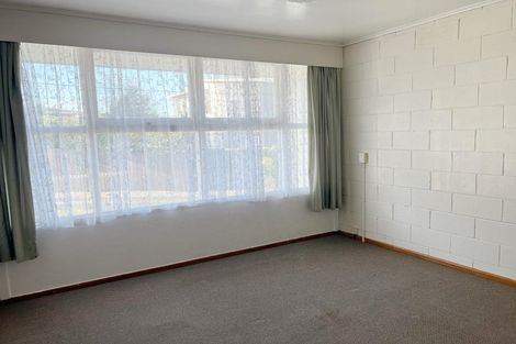 Photo of property in 81 Pupuke Road, Northcote, Auckland, 0627