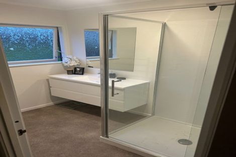 Photo of property in 32 Marendellas Drive, Bucklands Beach, Auckland, 2014