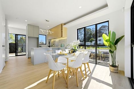 Photo of property in 71 Oreil Avenue, West Harbour, Auckland, 0618