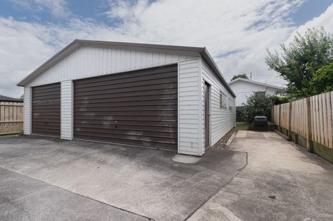 Photo of property in 18 Blue Way, Glendene, Auckland, 0602