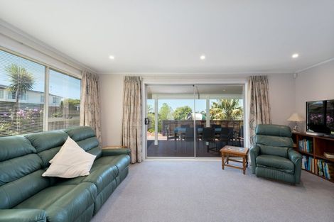 Photo of property in 17 Fitzwater Place, Henderson, Auckland, 0612