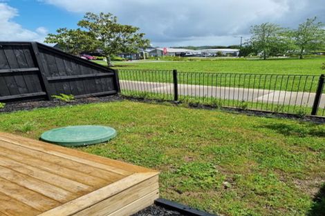 Photo of property in 4/3 Walsh Road, Wainui, 0932