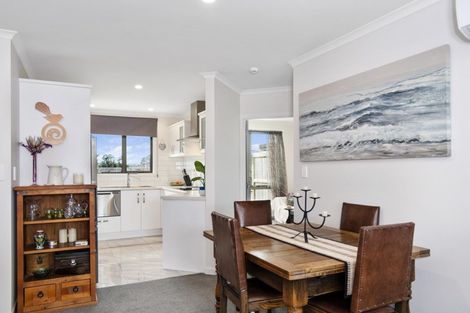 Photo of property in Waterview Estate, 32/4 Greystone Place, Omokoroa, 3114