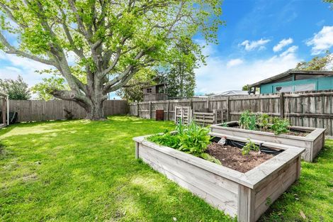 Photo of property in 25 Tiroroa Avenue, Te Atatu South, Auckland, 0610