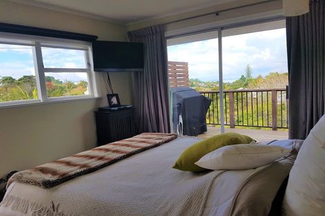 Photo of property in 8 Peter Terrace, Castor Bay, Auckland, 0620