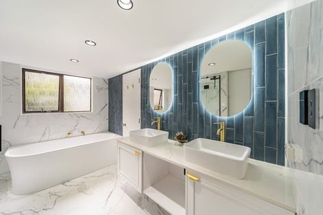 Photo of property in 33 Oak Avenue, Paremata, Porirua, 5024