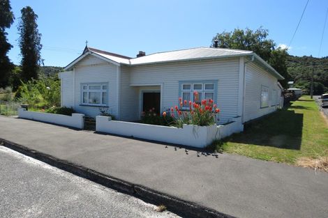 Photo of property in 35 Walsh Street, Reefton, 7830