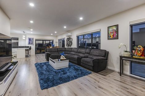 Photo of property in 76 Twin Parks Rise, Papakura, 2110