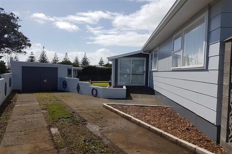 Photo of property in 12 Pamu Place, Waitara, 4320