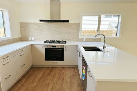 Photo of property in 7 Pine Hill Rise, Glenside, Wellington, 6037