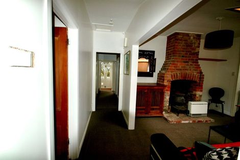 Photo of property in 66 Kelburn Parade, Kelburn, Wellington, 6012