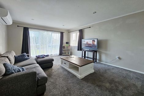 Photo of property in 24 Sutton Crescent, Papakura, 2110