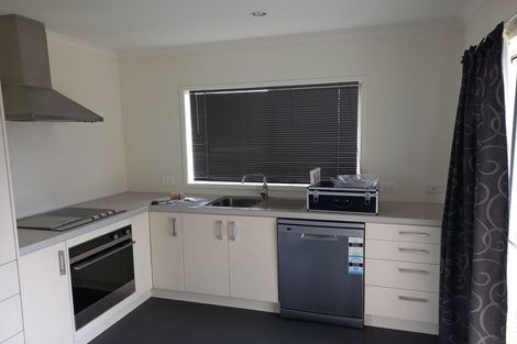 Photo of property in 6 Glen Norman Avenue, Henderson, Auckland, 0610