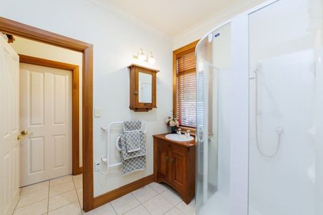 Photo of property in 5 Waicola Drive, Fitzherbert, Palmerston North, 4471