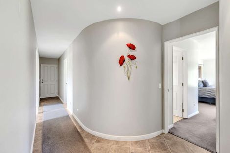 Photo of property in 27 Pohutukawa Drive, Levin, 5571