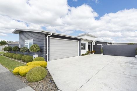 Photo of property in 8 Lorenzo Place, Kelvin Grove, Palmerston North, 4414