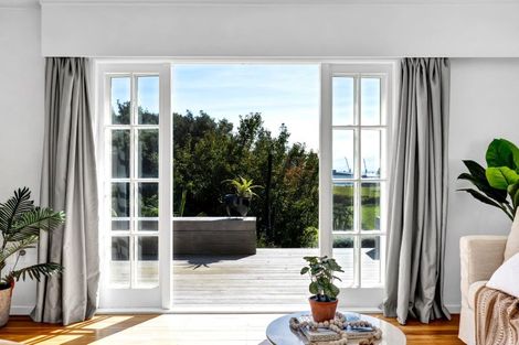 Photo of property in 76b South Road, Blagdon, New Plymouth, 4310