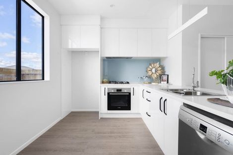 Photo of property in 5/3 Kaimai Avenue, Massey, Auckland, 0614