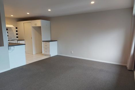 Photo of property in 2/93a Kelburn Parade, Kelburn, Wellington, 6012