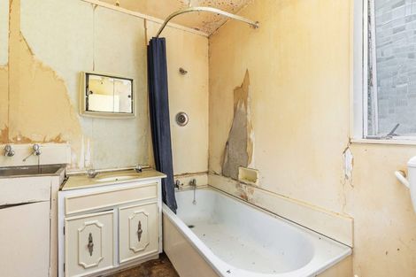 Photo of property in 22 Fyvie Avenue, Tawa, Wellington, 5028