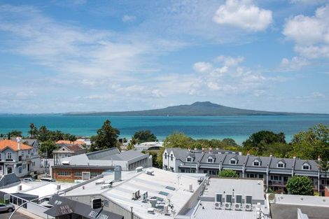 Photo of property in 4/6a The Promenade, Takapuna, Auckland, 0622