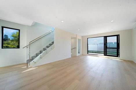 Photo of property in 2/16 Hewlett Road, Massey, Auckland, 0614