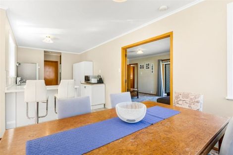 Photo of property in 14 Takapu Street, Henderson, Auckland, 0612