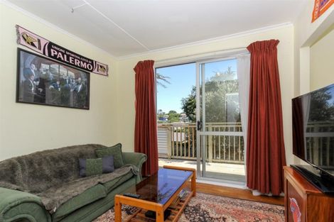 Photo of property in 8 Parsons Street, Vogeltown, New Plymouth, 4310