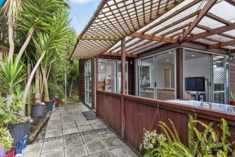 Photo of property in 2/206 Albany Highway, Schnapper Rock, Auckland, 0632