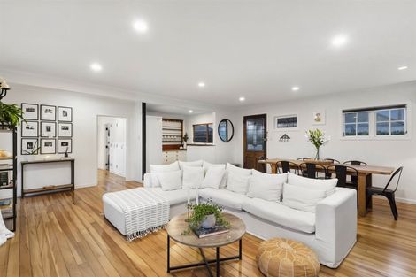 Photo of property in 2/259 Glenfield Road, Hillcrest, Auckland, 0627