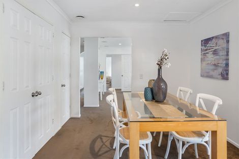 Photo of property in 121 Everglade Drive, Totara Heights, Auckland, 2105