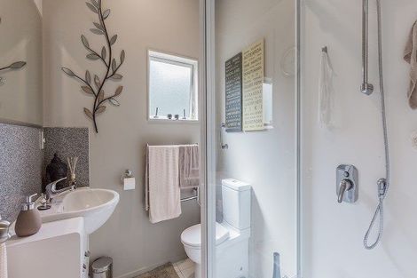 Photo of property in 3i/20 Ian Marwick Place, Birkenhead, Auckland, 0626