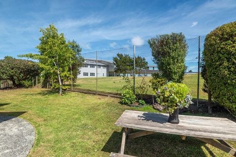 Photo of property in 13 Windsor Place, Windsor Park, Auckland, 0630